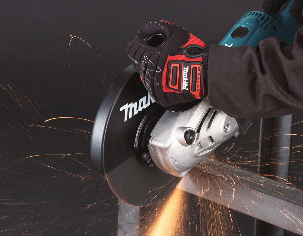 Amoladora angular Makita GA9020R de 2200W con disco de 230 mm para corte y desbaste profesional.